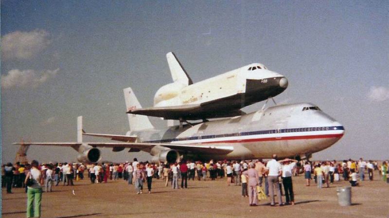 Illustration for article titled This Enormous Freak Of A Plane Was Designed To Carry A Space Shuttle